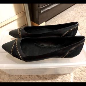 Banana Rep-Black leather/suede w/gold detail flats